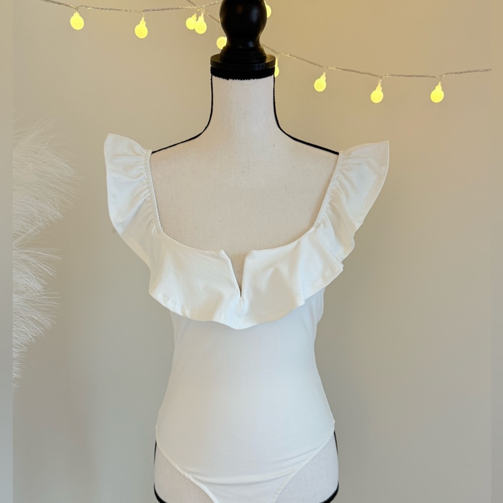 🌾 Lulu's White Ruffled Off-Shoulder Bodysuit